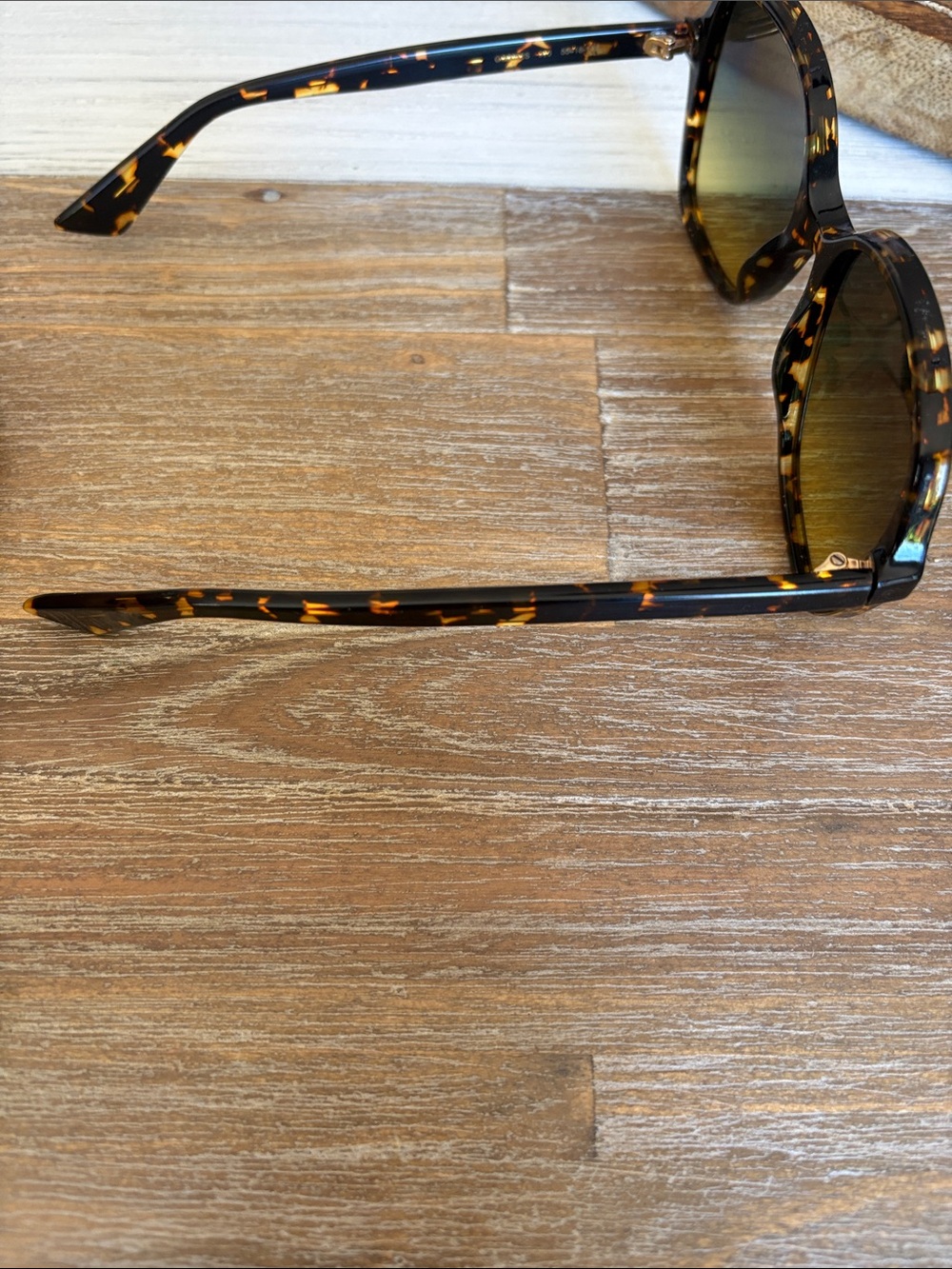 Gucci Tortoiseshell Oversized Sunglasses with Gradient Brown Lenses - Picture 4 of 6